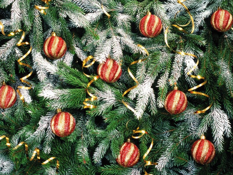 decorated christmas tree close-up
