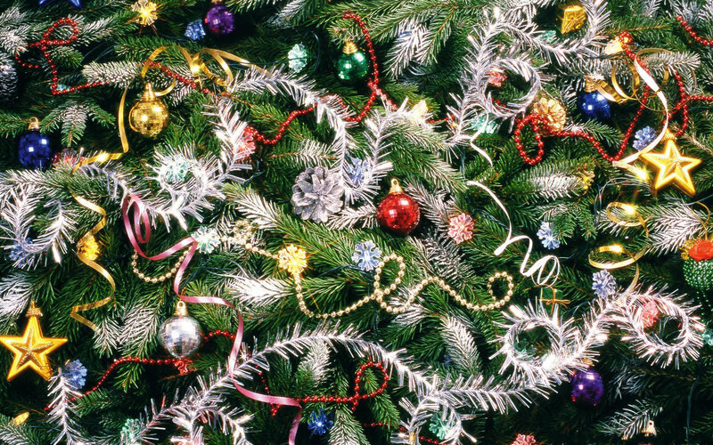decorated christmas tree close-up
