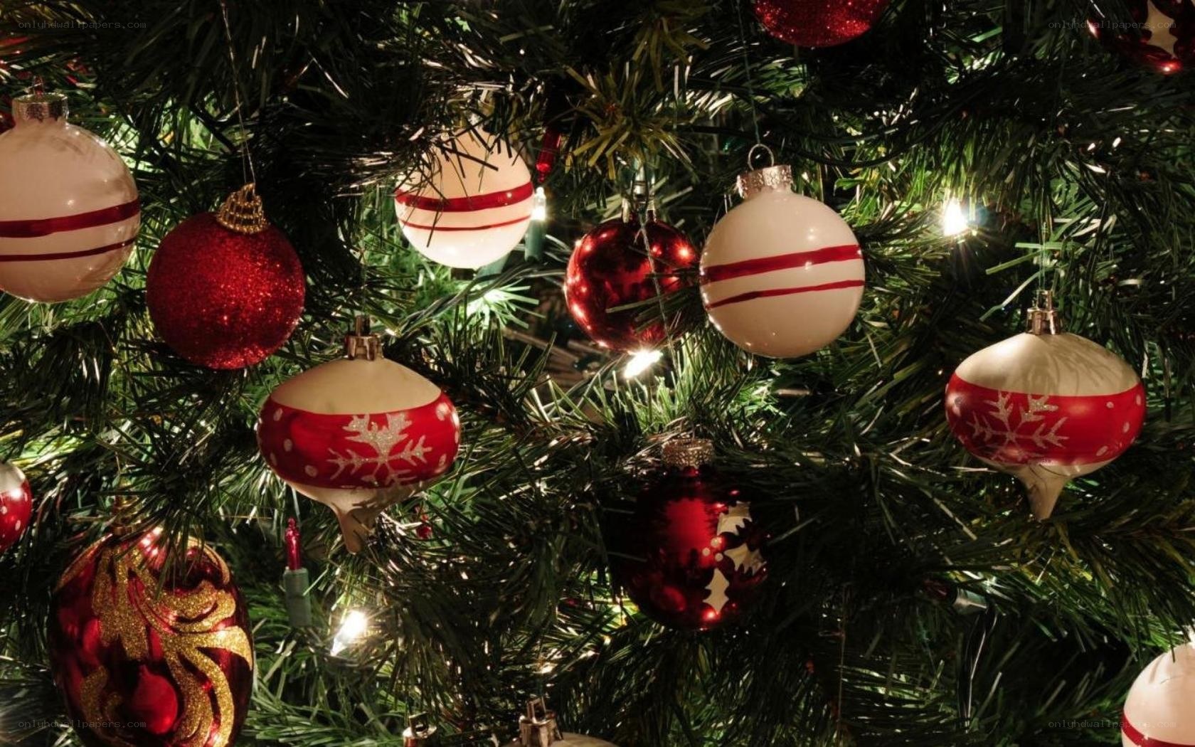 decorated christmas tree close-up