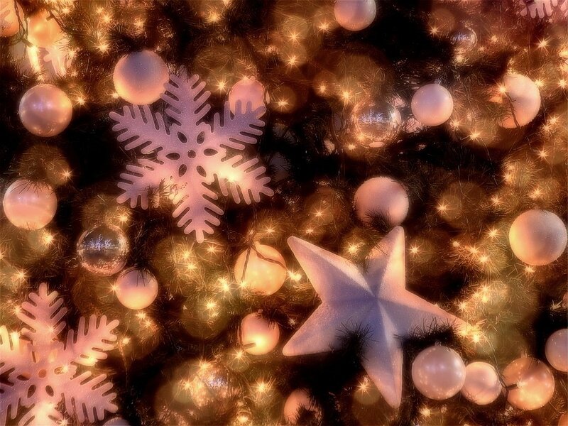 Decorated Christmas Tree — Gold, Festive, Winter, Photograph