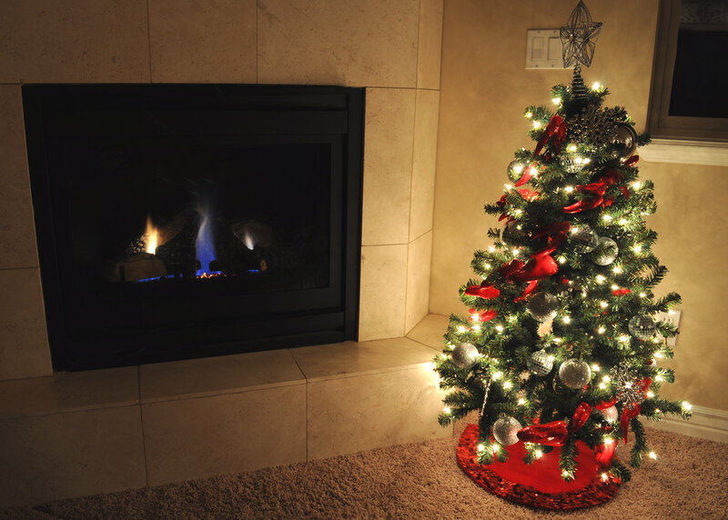 Decorated Christmas Tree — Green, Cozy