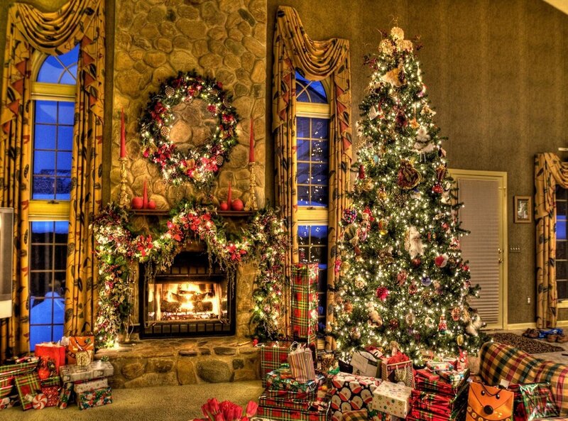 Decorated Christmas Tree — Green, Festive, Night, Photograph, Fireplace, Wreath