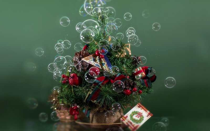 Decorated Christmas Tree — Green, Festive, Winter, Photograph, Bubbles