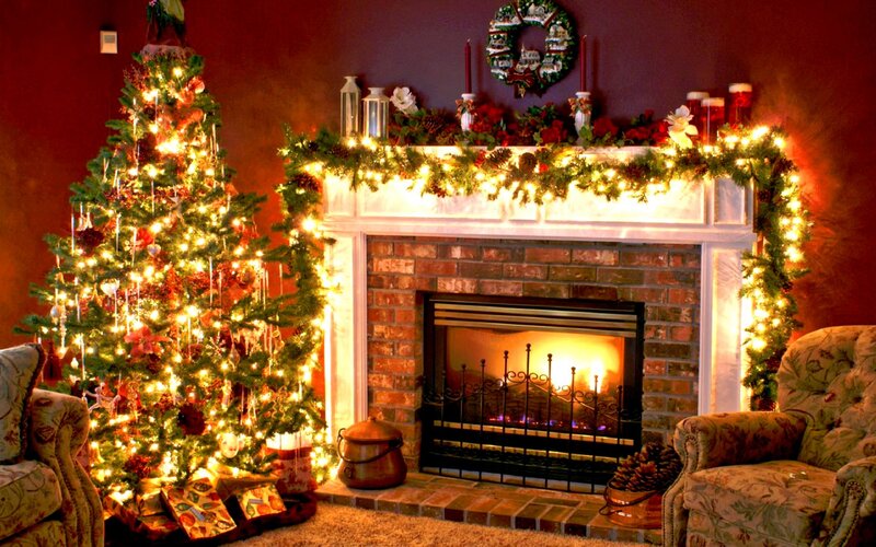 Decorated Christmas Tree — Red, Cozy, Winter