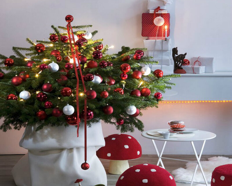 Decorated Christmas Tree — Red, Festive, Winter, Photograph, Gifts, Mushroom Stools