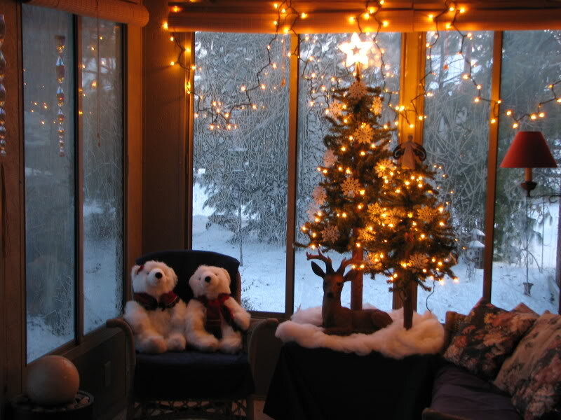 Decorated Christmas Tree — White, Cozy
