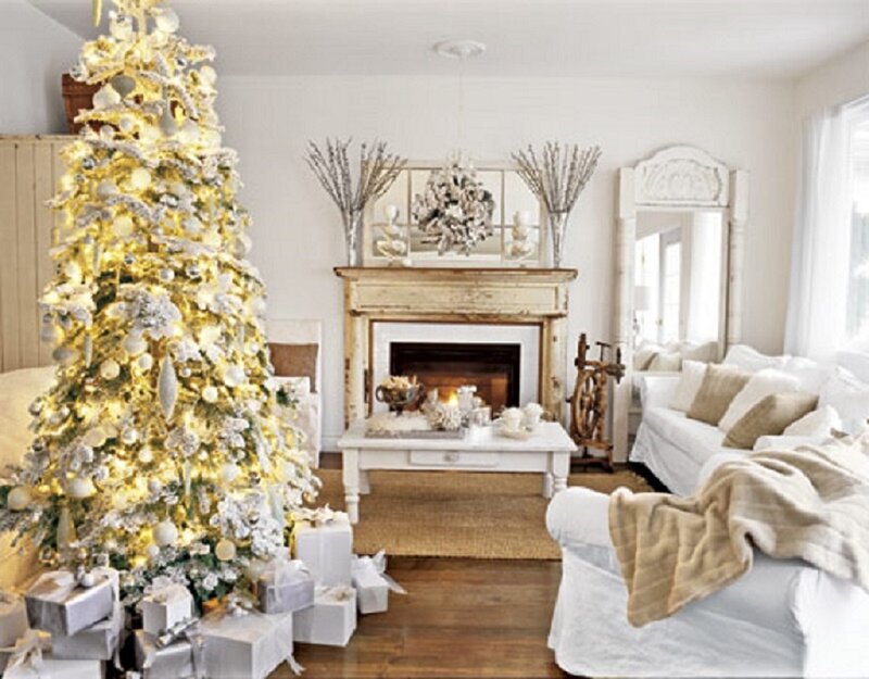 Decorated Christmas Tree — White, Cozy, Winter