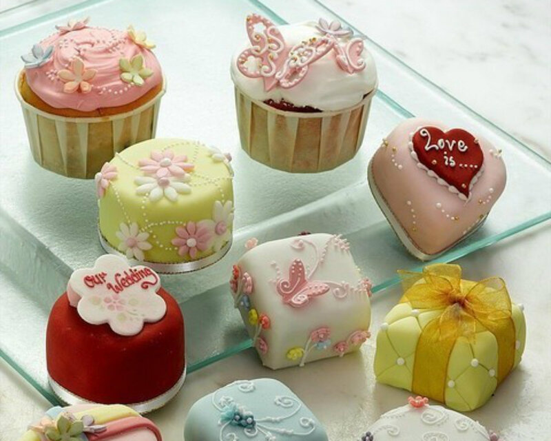 Decorated Cupcakes and Cakes