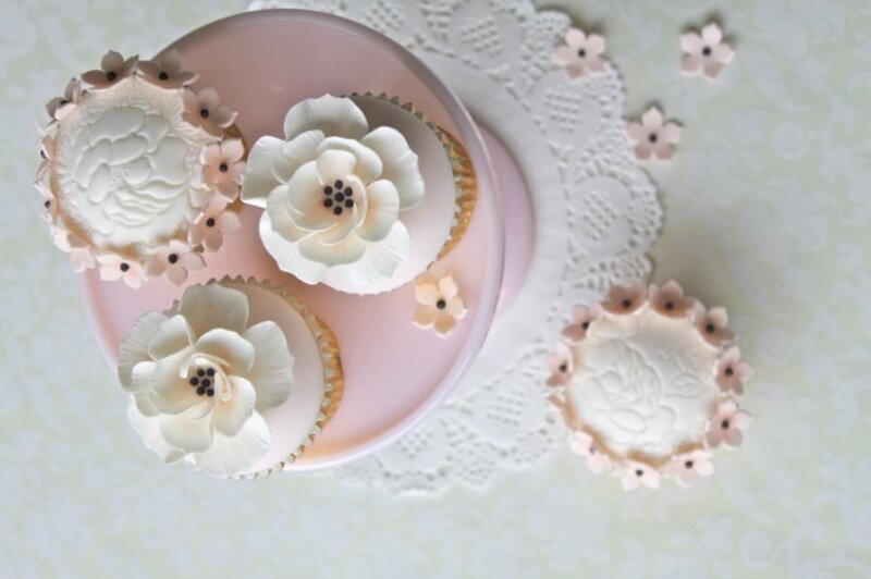 Decorated Cupcakes on Stand — Pink