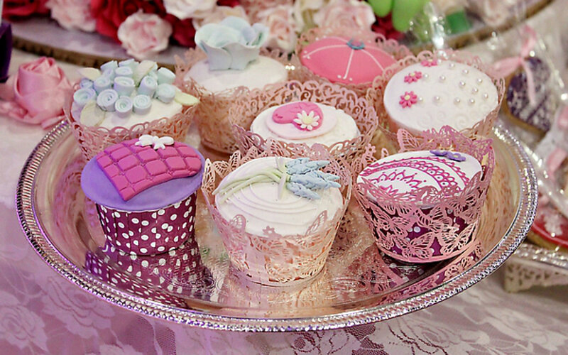 Decorated Cupcakes on Tray — Pink