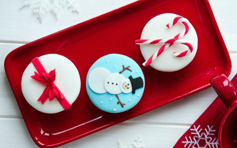 Decorated Cupcakes on Tray — Red