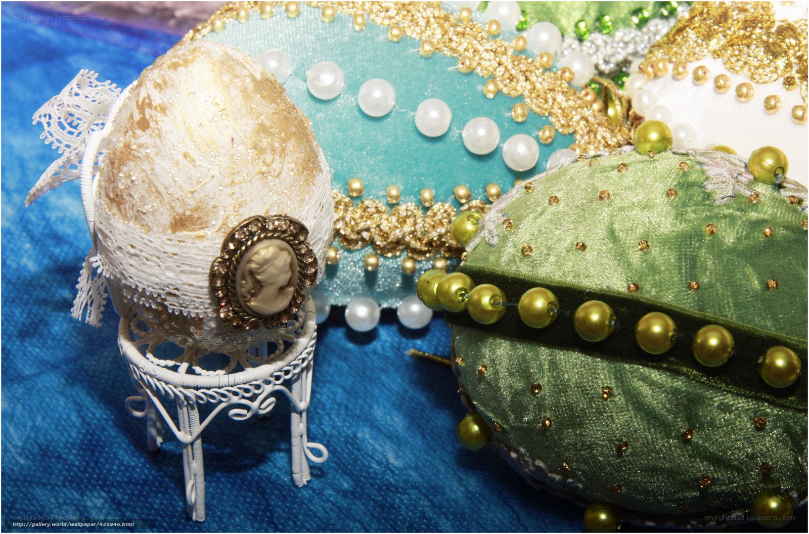 Decorated Easter eggs with lace and beads
