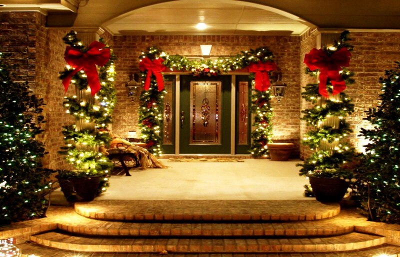 Decorated Front Porch — Green, Festive