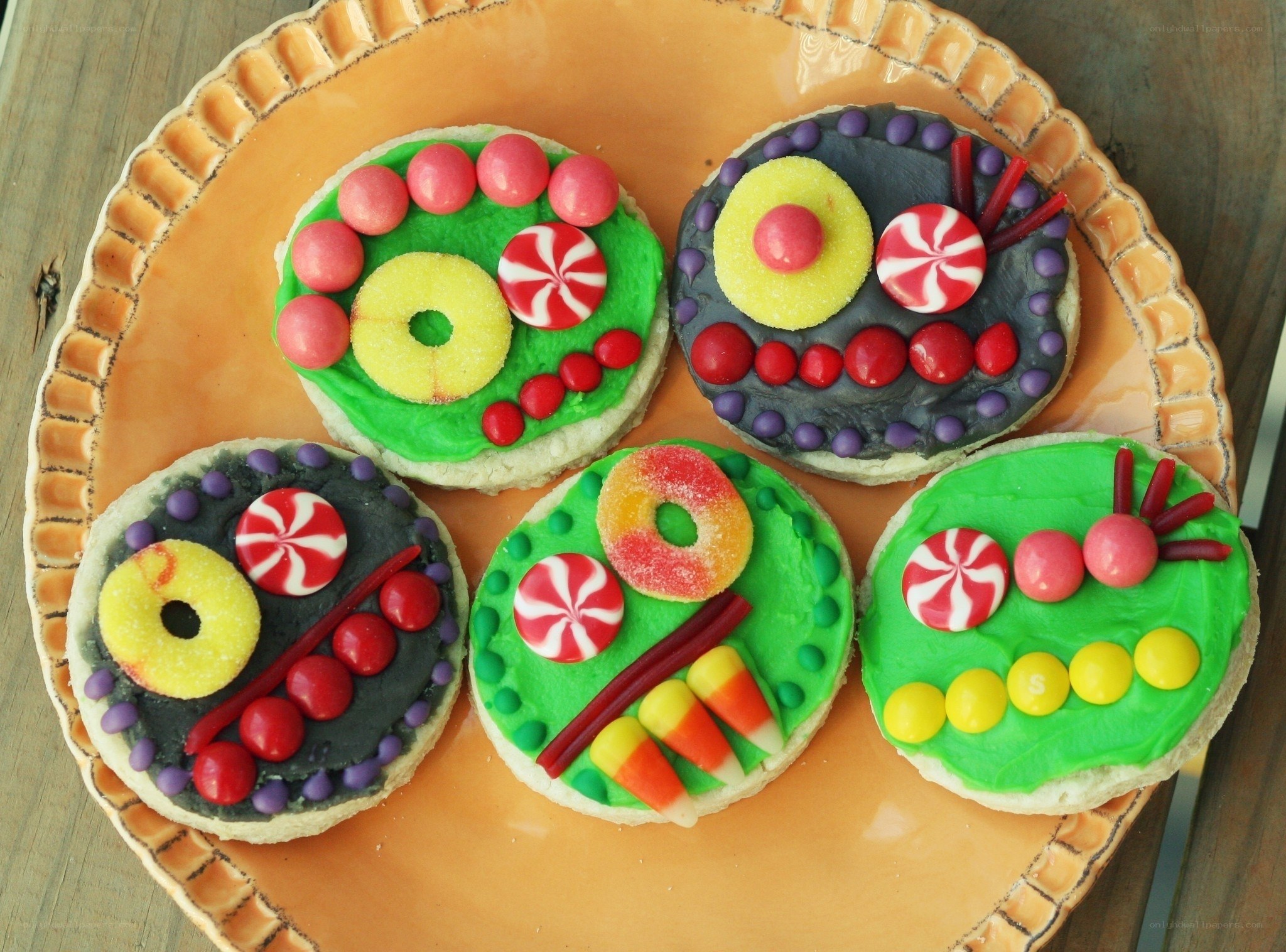 decorated halloween cookies