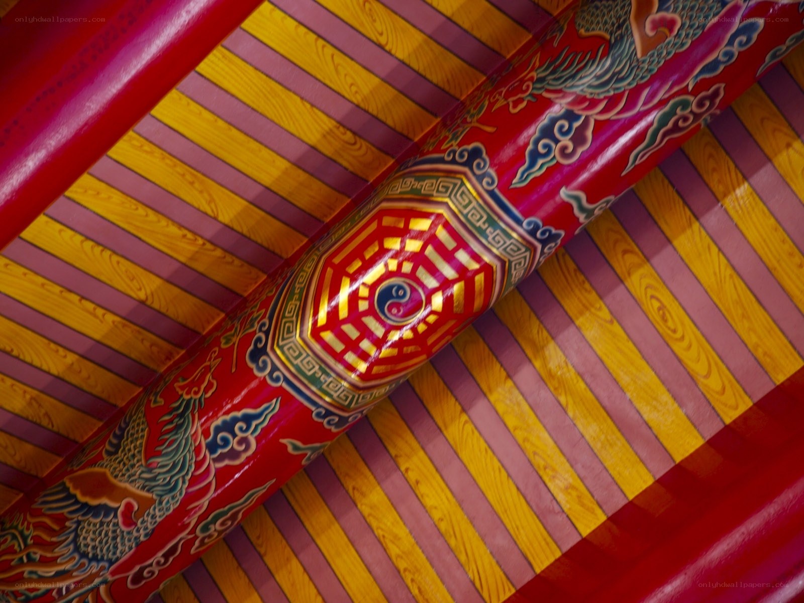 Decorated pillar with yin-yang symbol