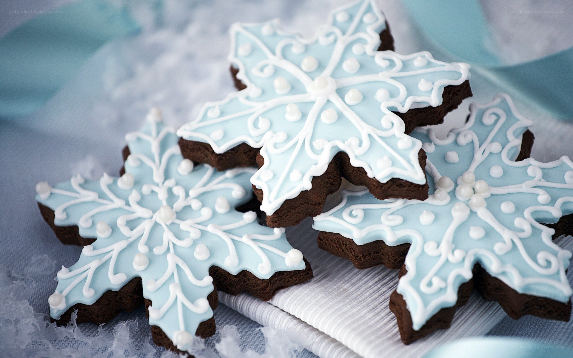 decorated snowflake cookies
