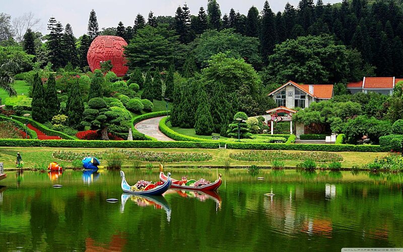 Decorative Boats on Pond — Green