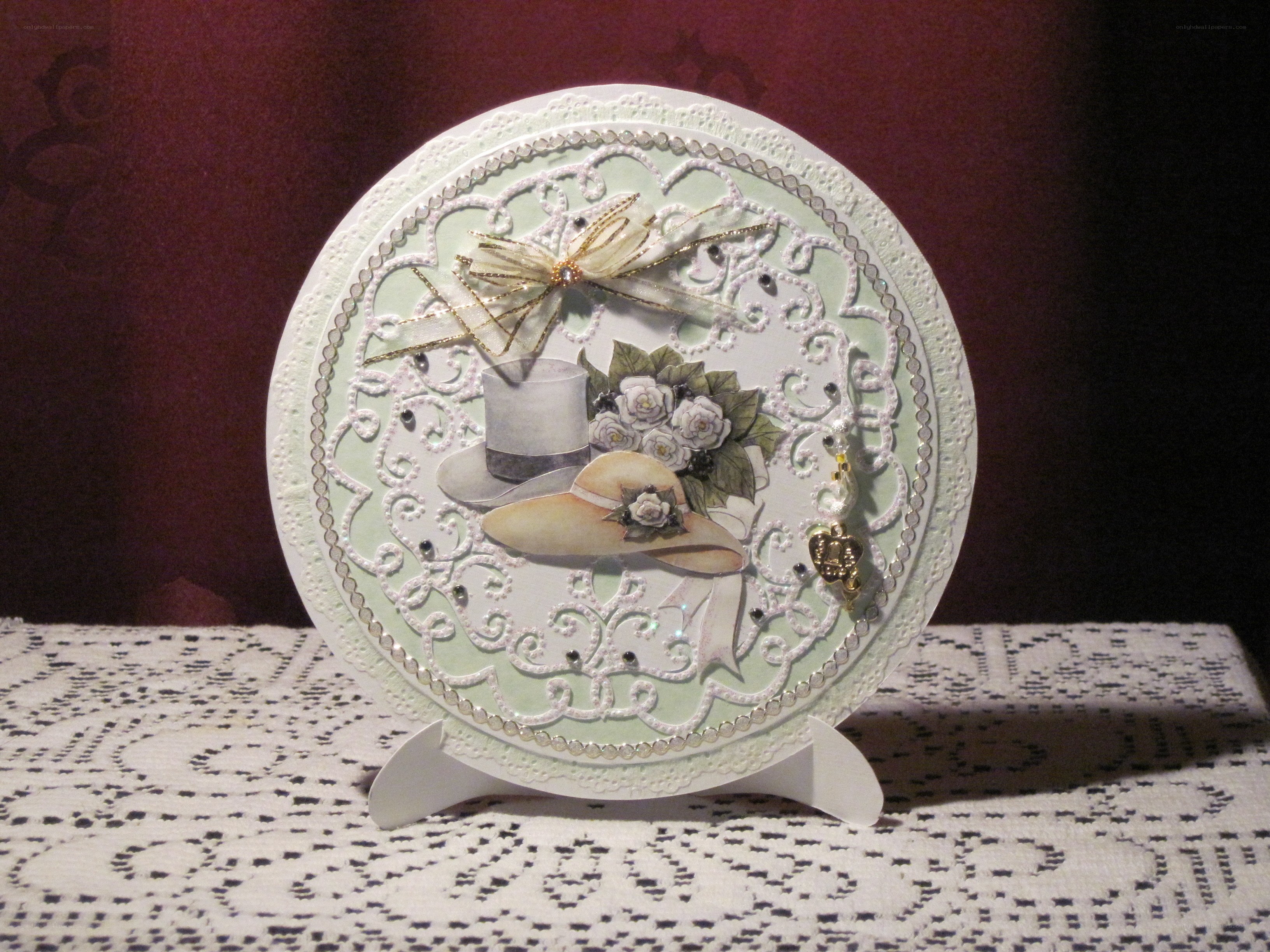 decorative circular card with hats