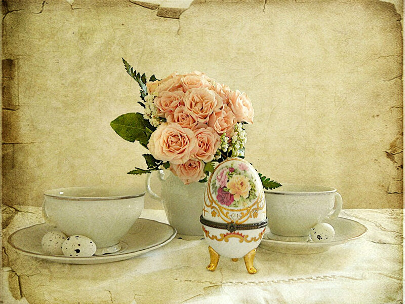 Decorative Egg with Roses