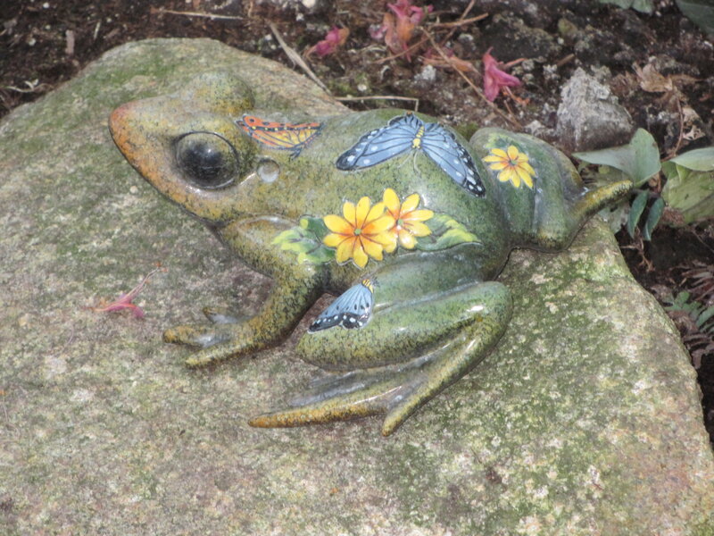Decorative Frog Statue — Green