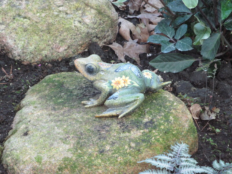 Decorative Frog Statue