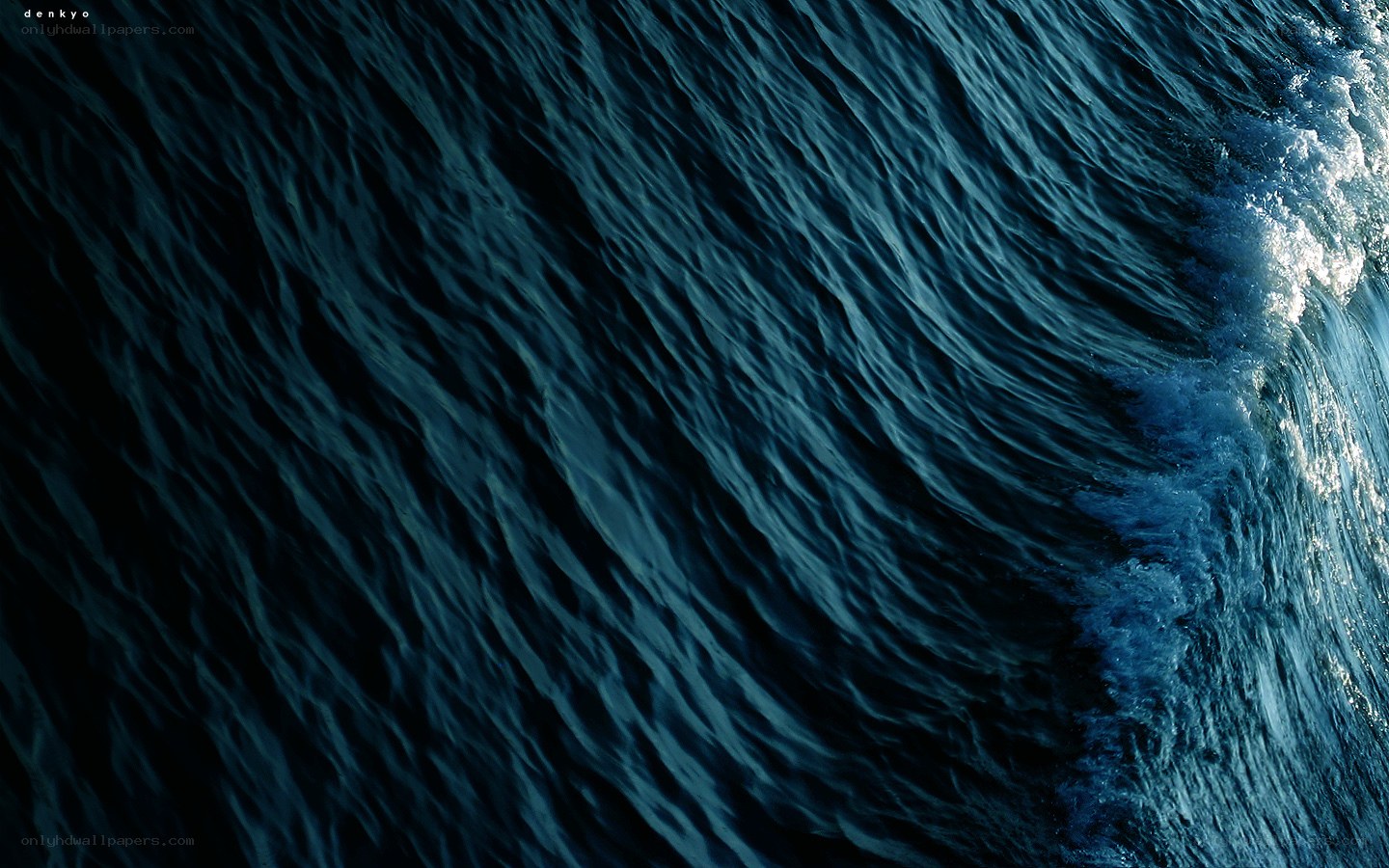 deep blue ocean wave