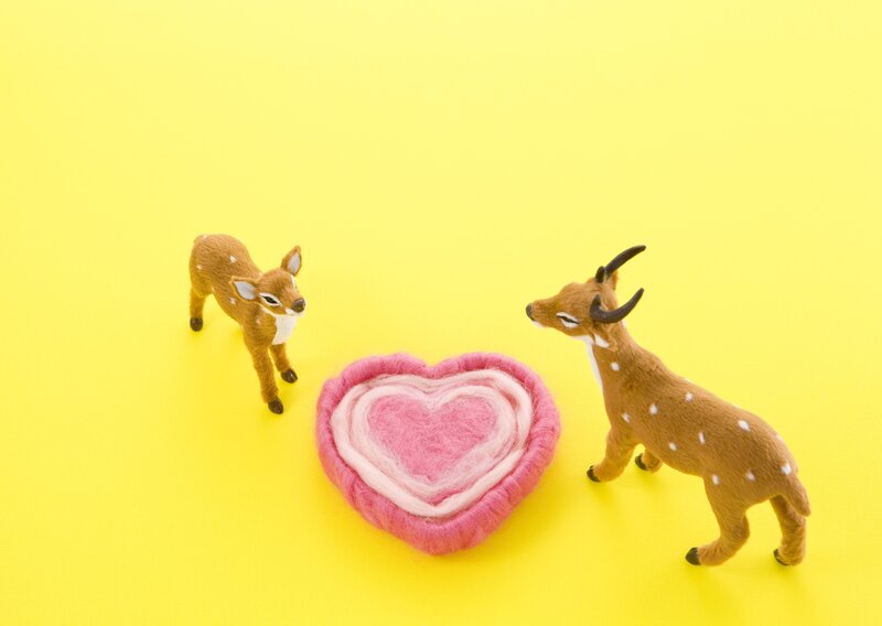 Deer figurines with heart