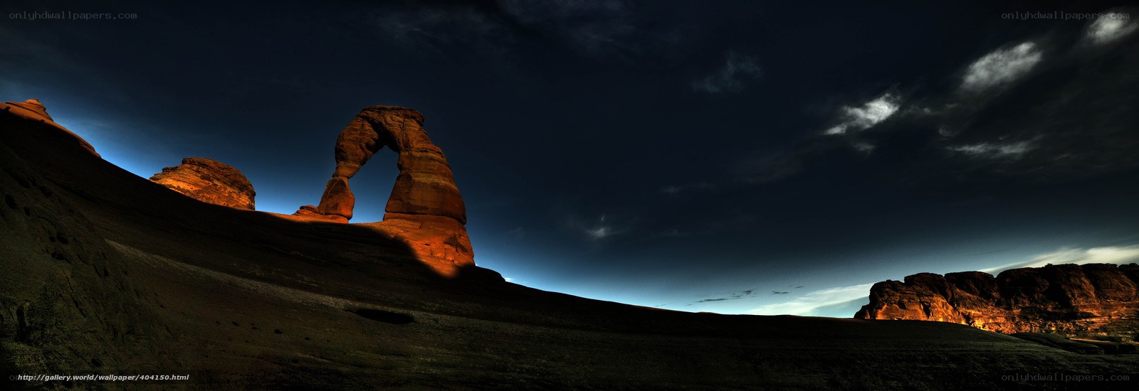 Delicate Arch at dusk