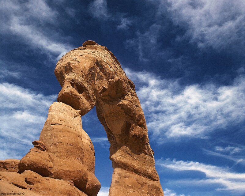 Delicate Arch under blue sky