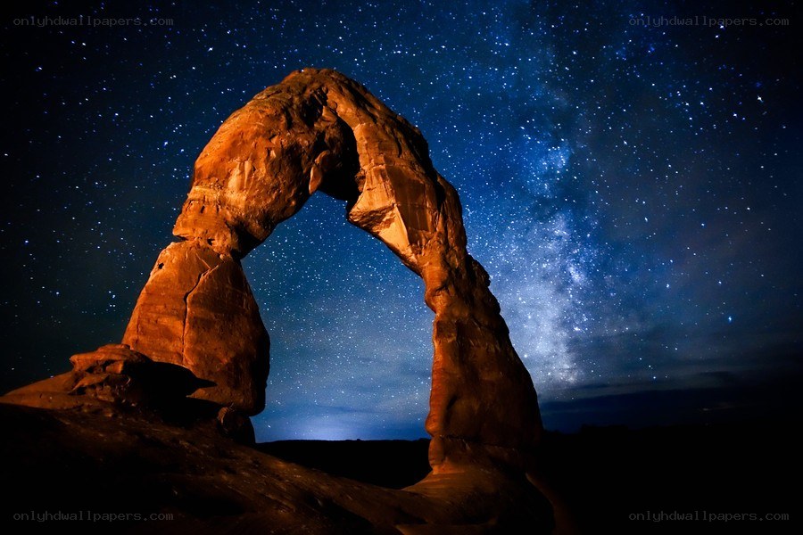 Delicate Arch under starry sky
