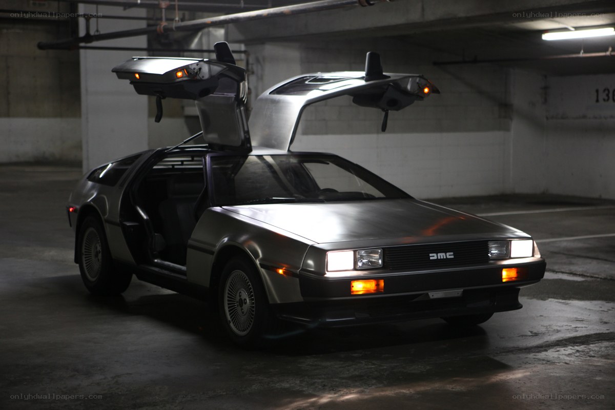 DeLorean DMC-12 in garage