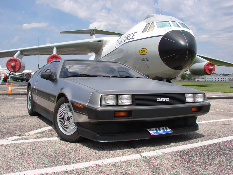 DeLorean DMC-12 with Air Force plane
