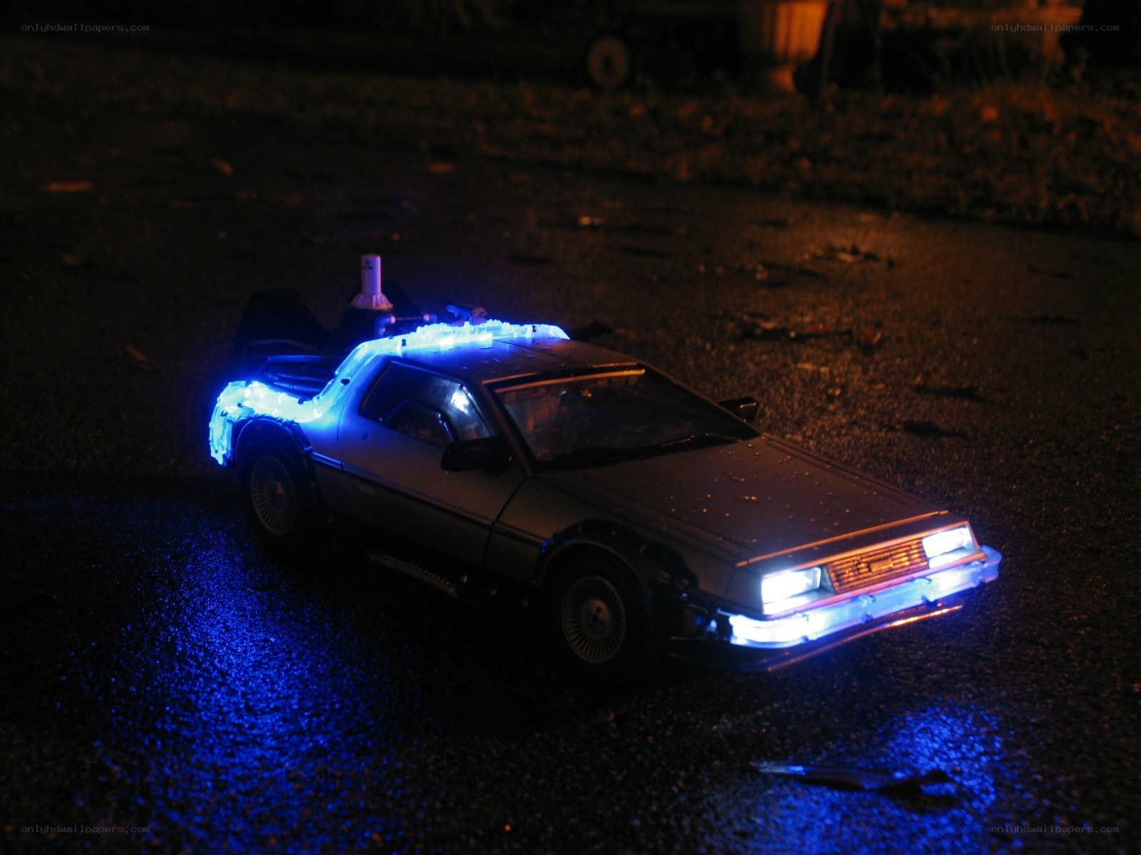 DeLorean model with lights
