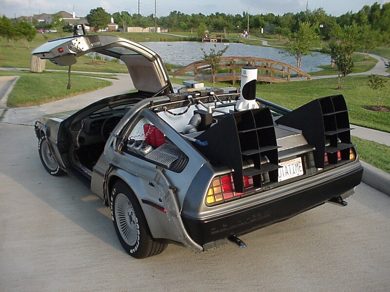DeLorean Time Machine — Silver, Serene
