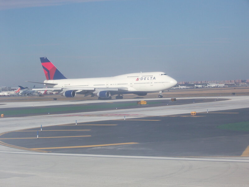 Delta Airlines Boeing 747 — White