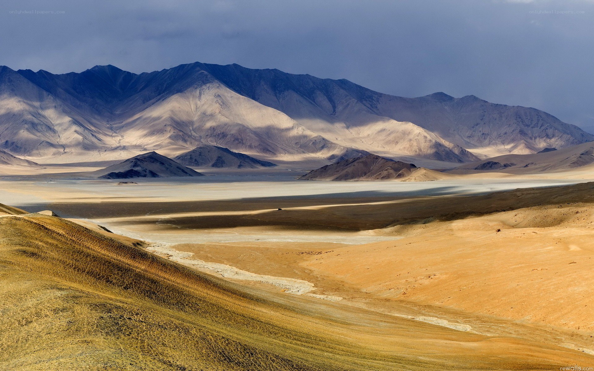 Desert landscape with mountains