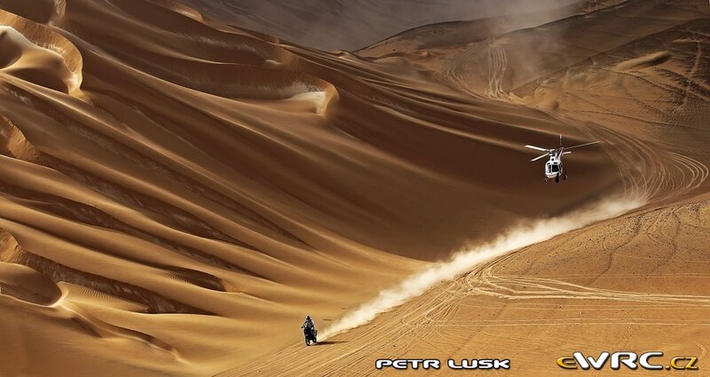 Desert rally with helicopter