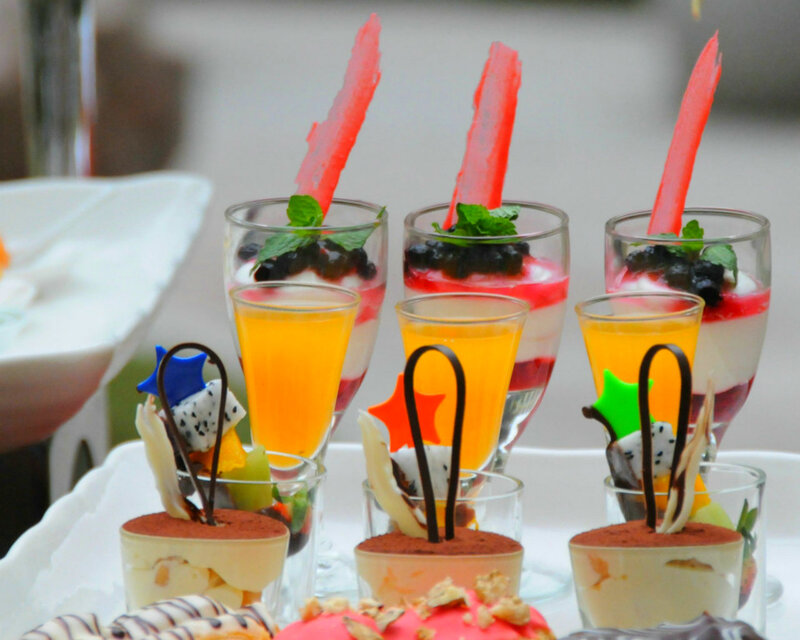 Dessert Cups on Tray — White