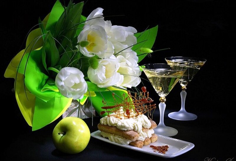 Dessert with Flowers — Black, Dramatic