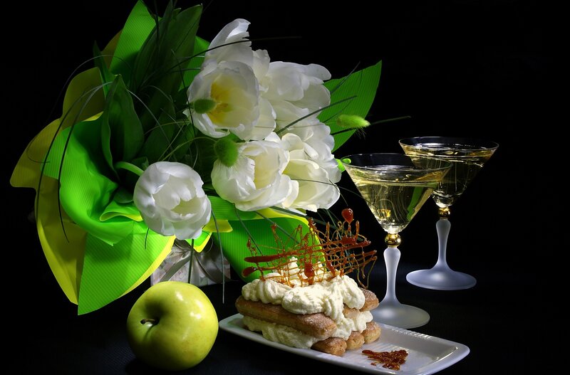 Dessert with Flowers — Black