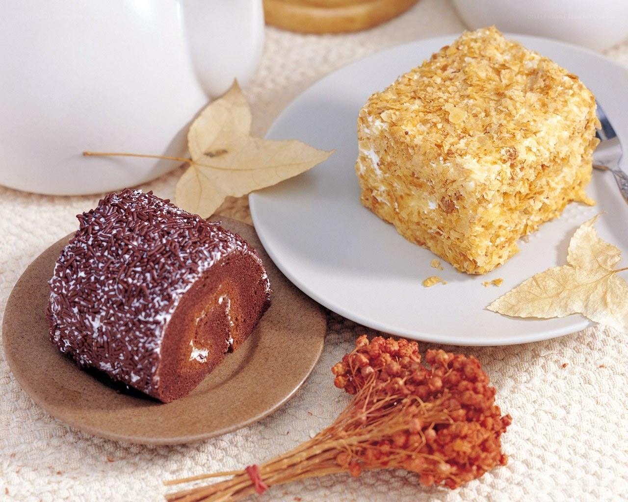 desserts with autumn leaves