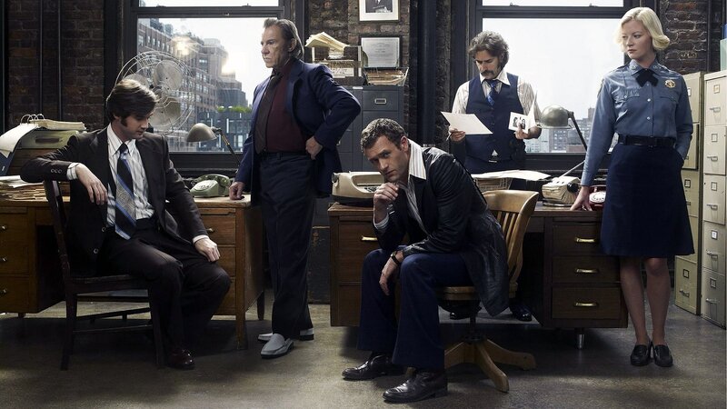 Detective team in office