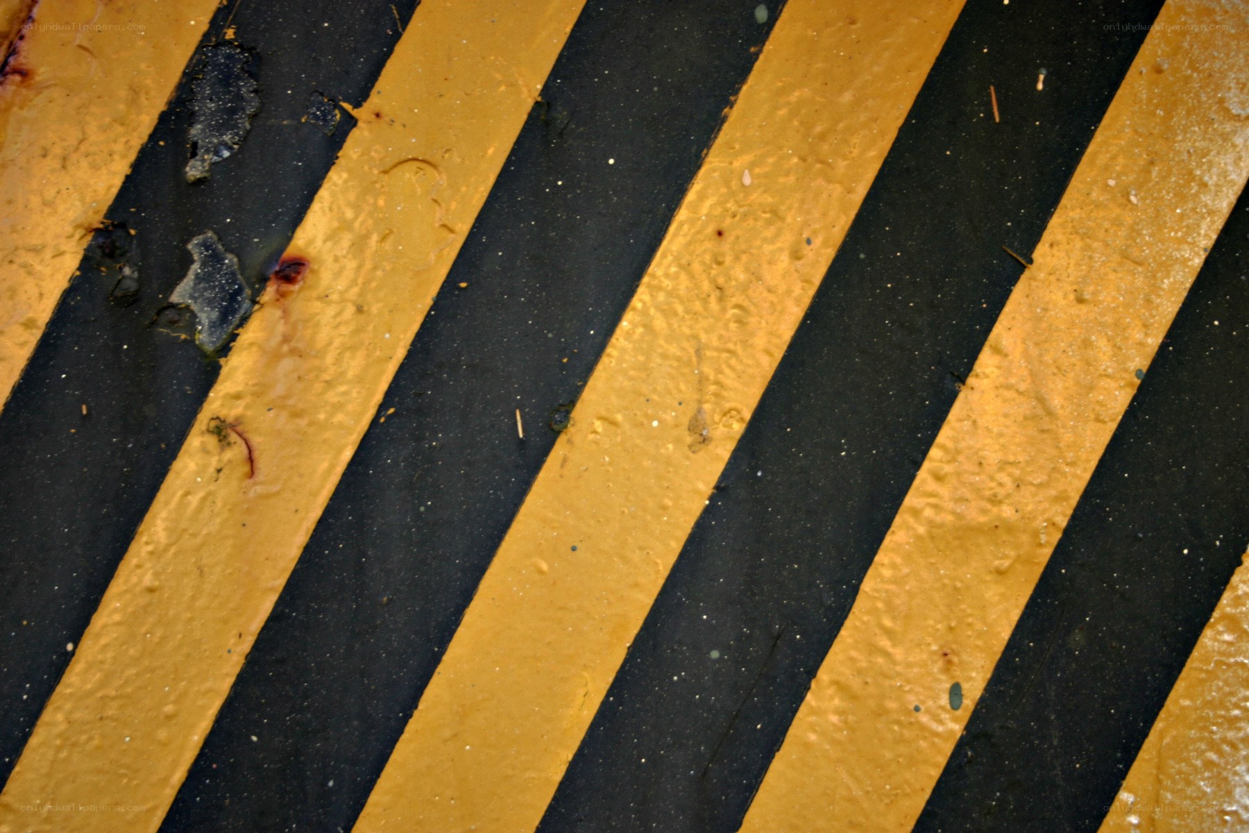diagonal yellow and black stripes