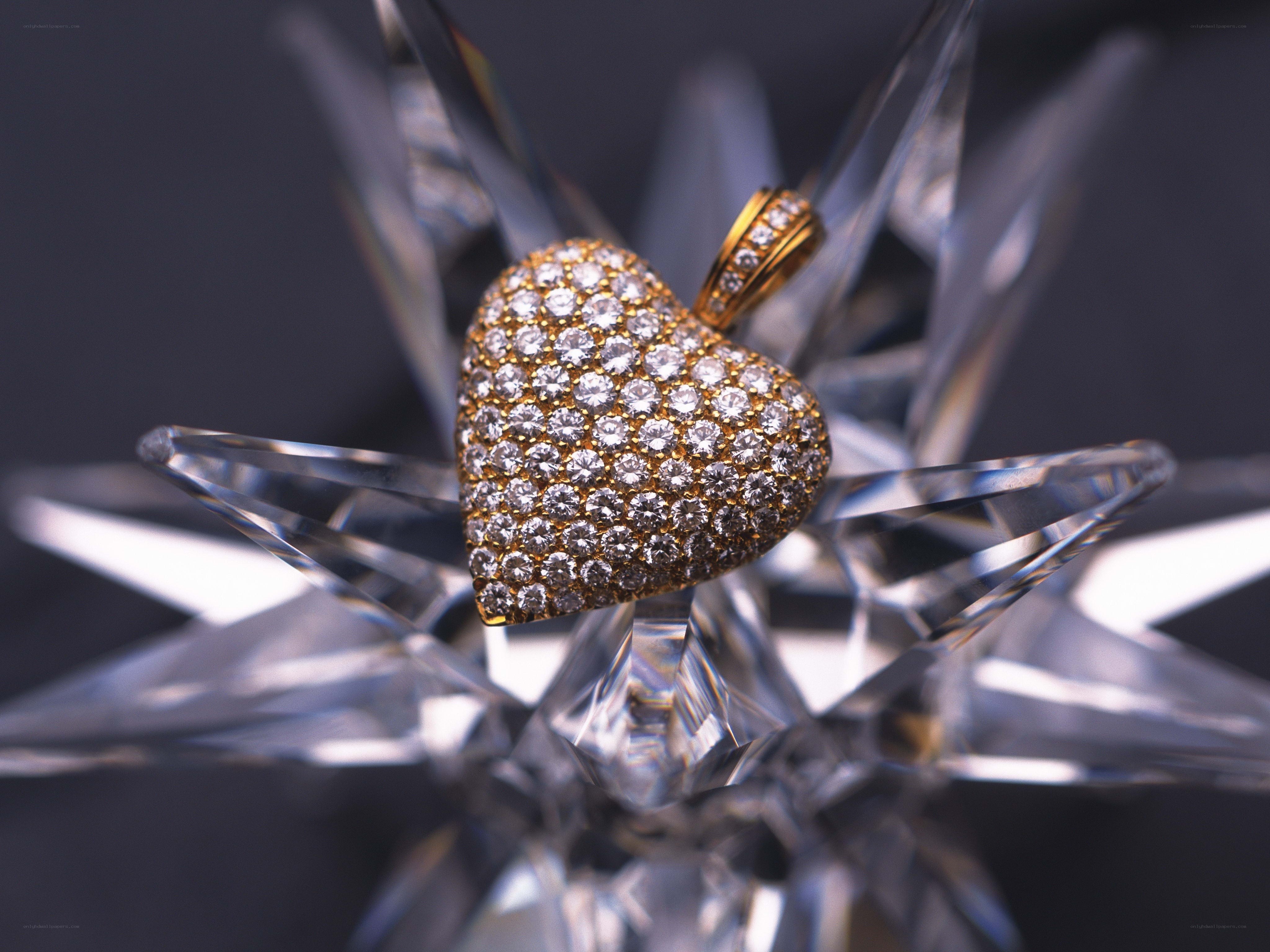 Diamond heart pendant