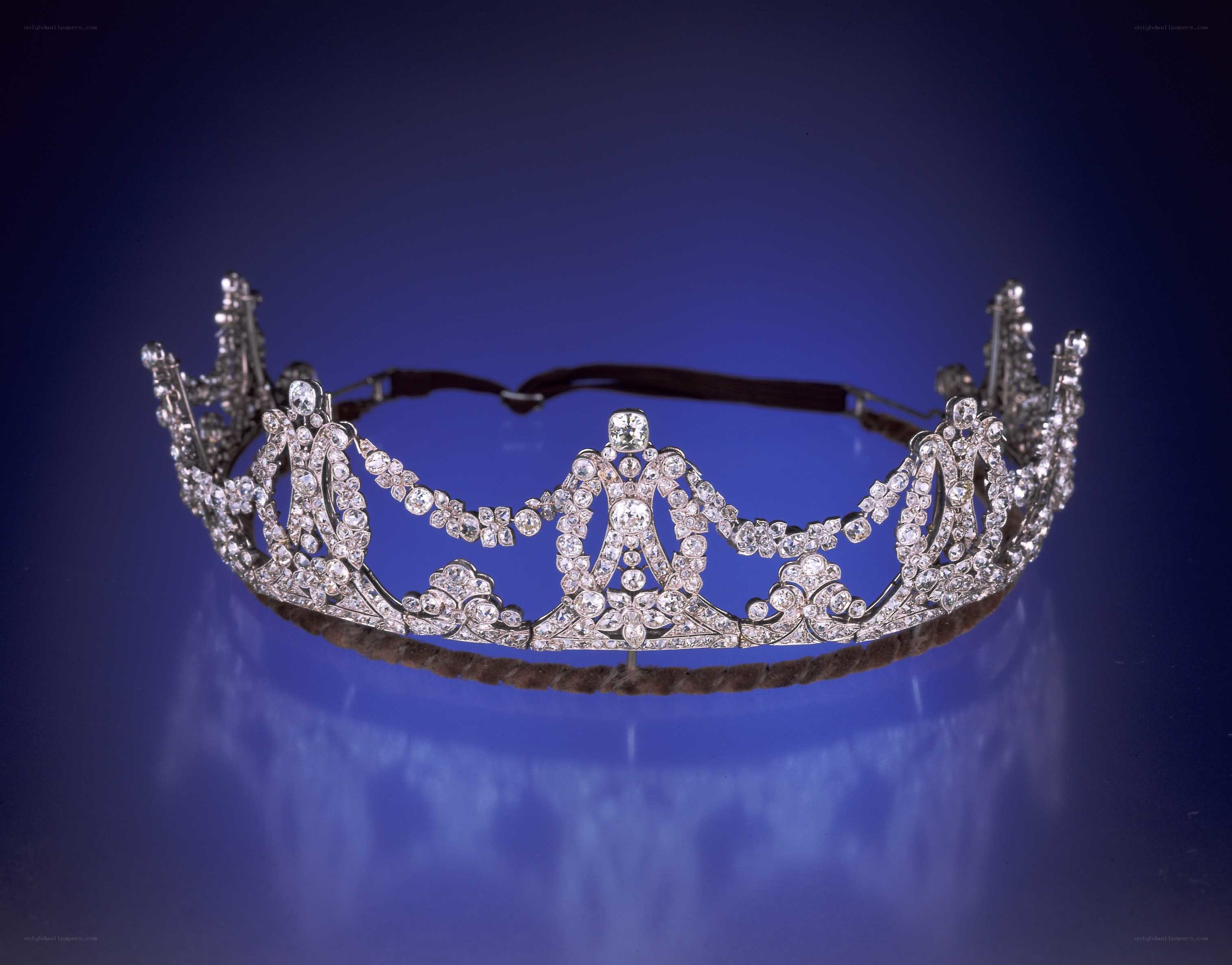 Diamond tiara with intricate design