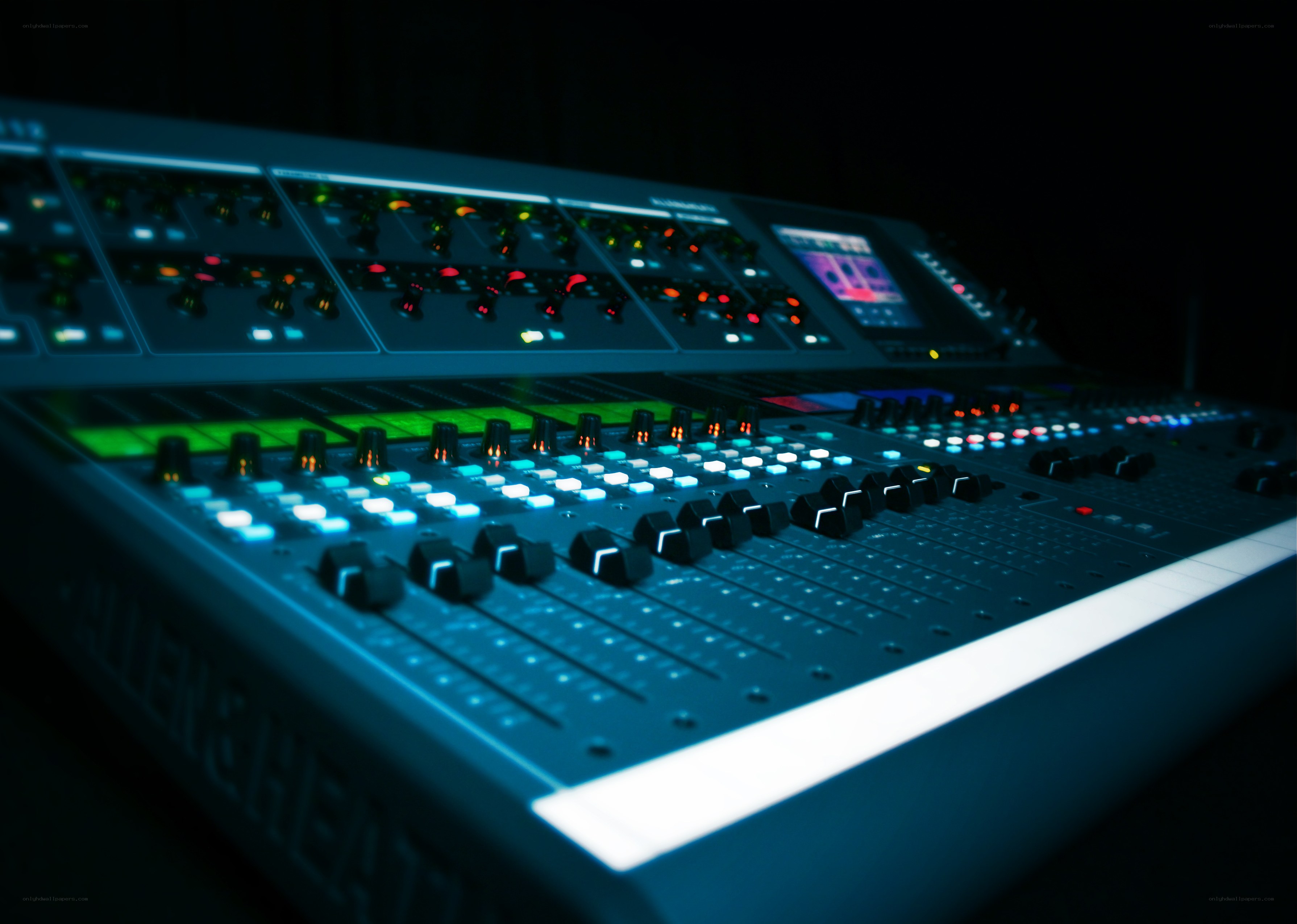 digital audio mixing console
