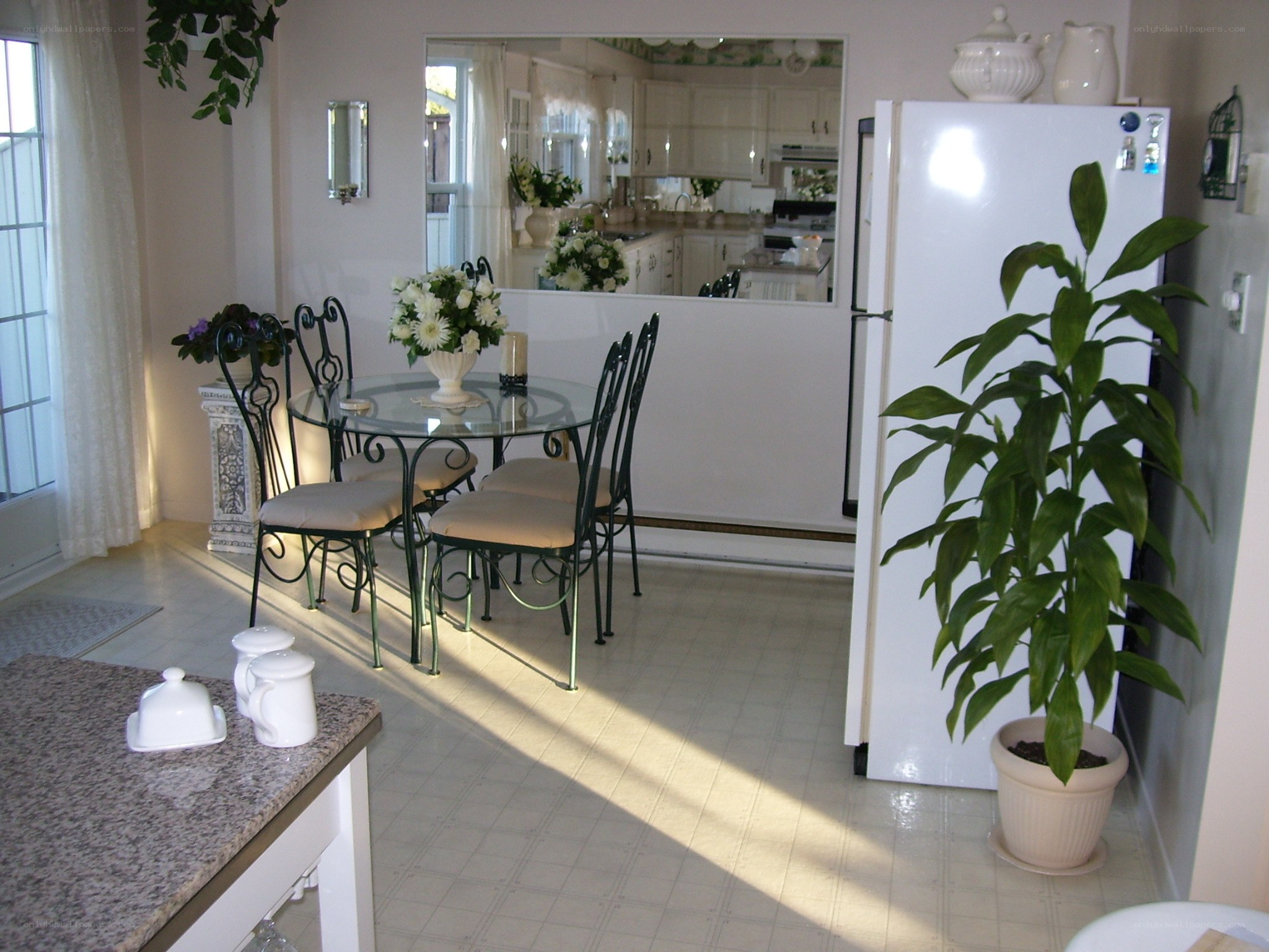 dining area with kitchen view