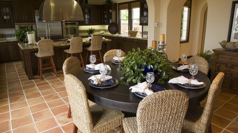 dining area with kitchen view
