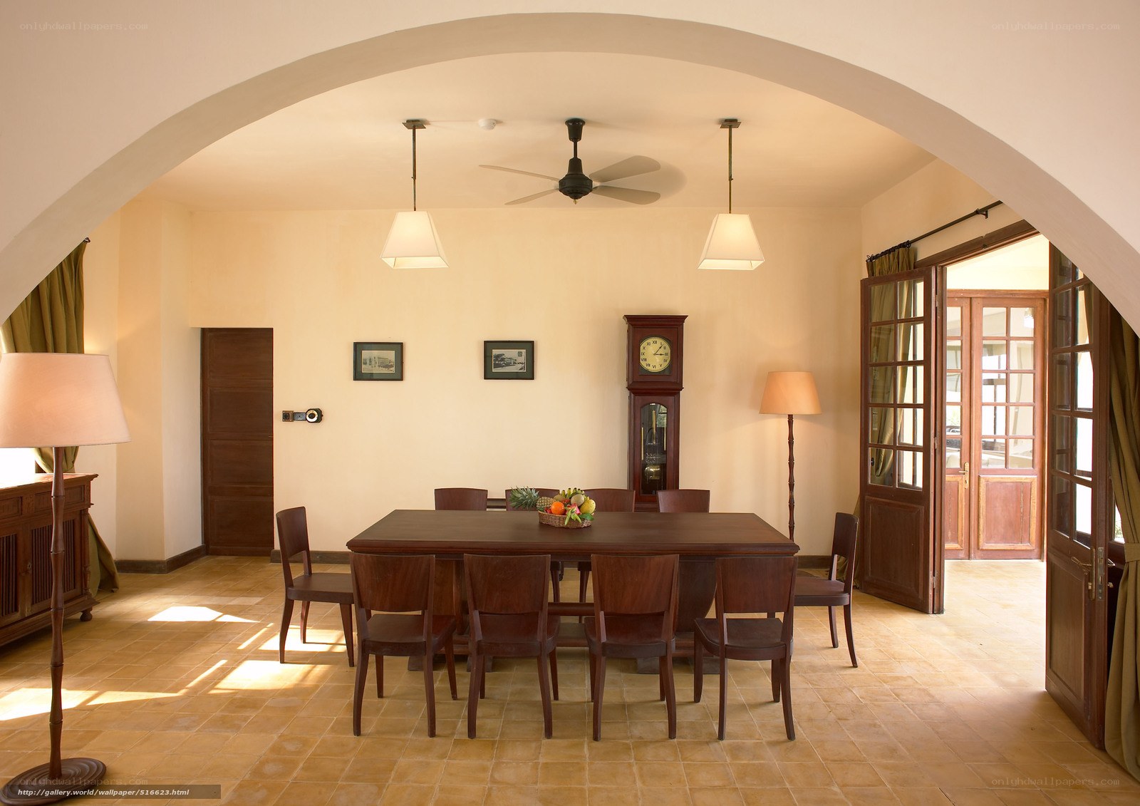 Dining room with arched entryway