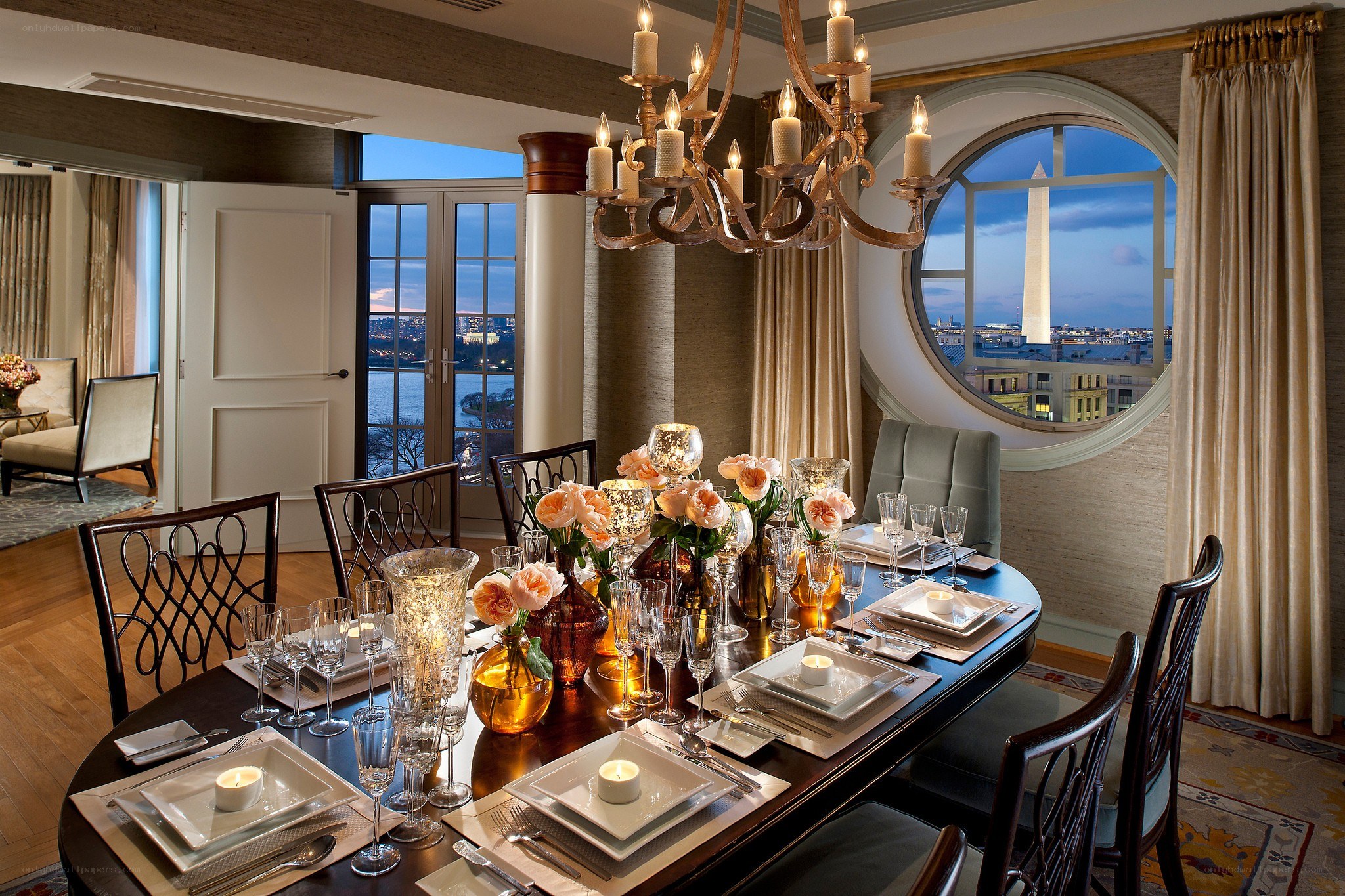 Dining room with Washington Monument view